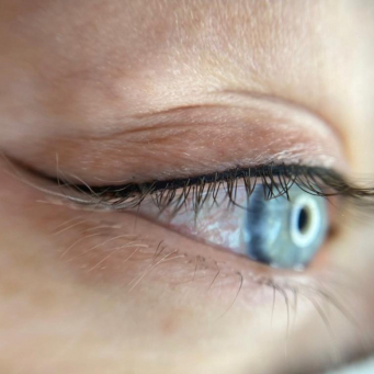 Eyebrow, eyelash & lip