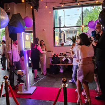 برگزارکننده مراسم