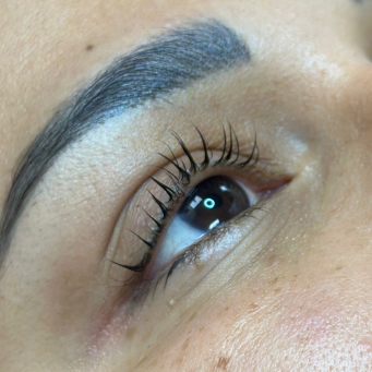 خدمات ابرو، مژه و لب